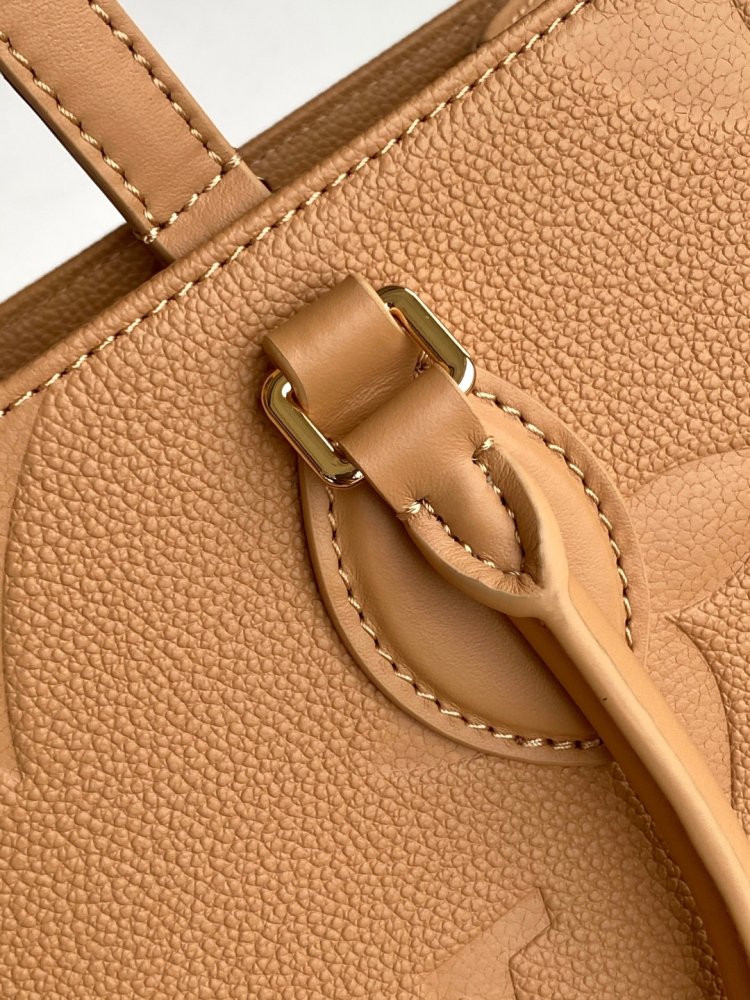 Сумка тоут OnTheGo 35 см фото 5