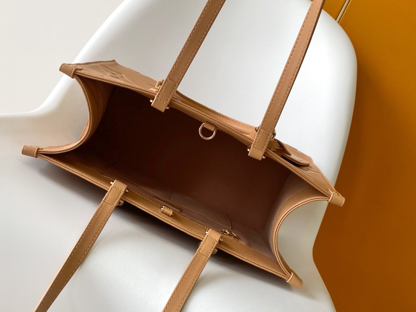 Сумка тоут OnTheGo 35 см фото 7