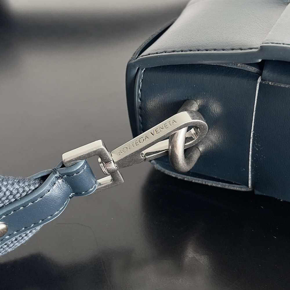 Сумка трансформер Cassette из плетеной кожи 26 см фото 3