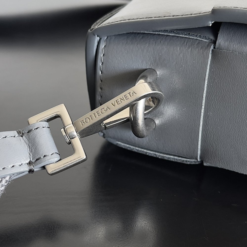 Сумка трансформер Cassette из плетеной кожи 26 см фото 3