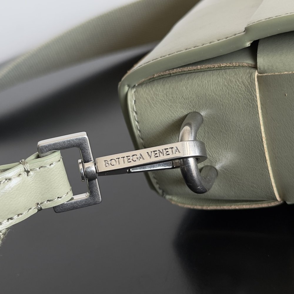 Сумка трансформер Cassette из плетеной кожи 26 см фото 3