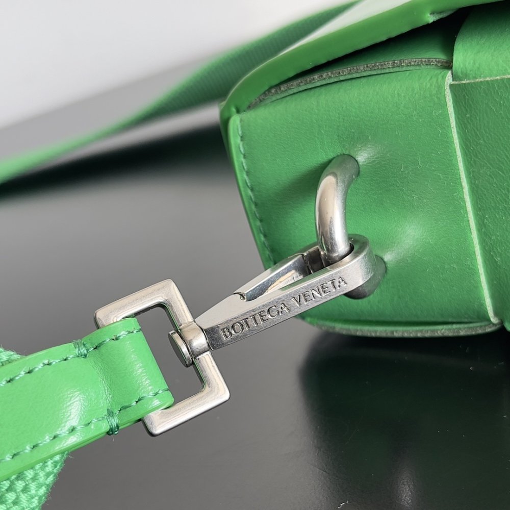 Сумка трансформер Cassette из плетеной кожи 26 см фото 3