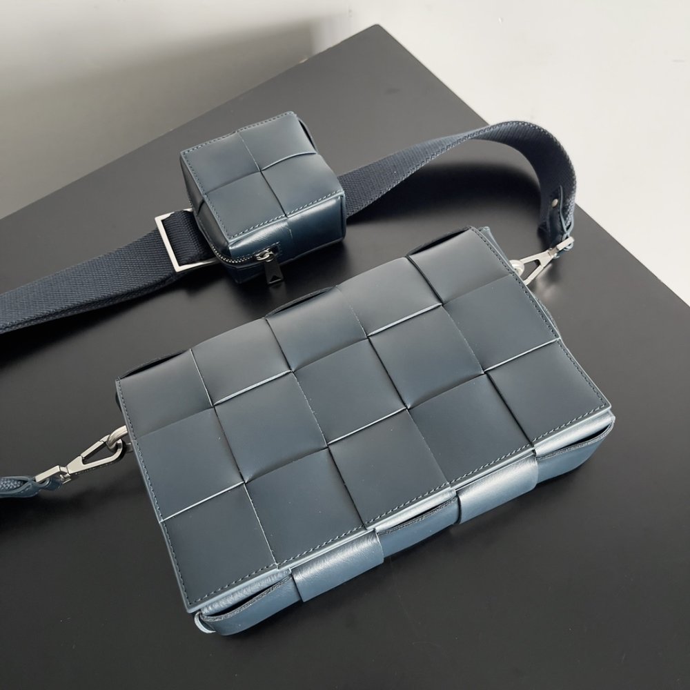 Сумка трансформер Cassette из плетеной кожи 26 см фото 4