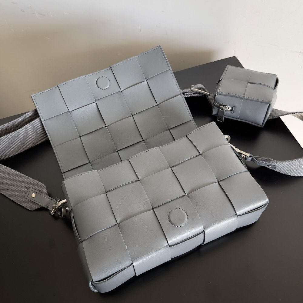 Сумка трансформер Cassette из плетеной кожи 26 см фото 5