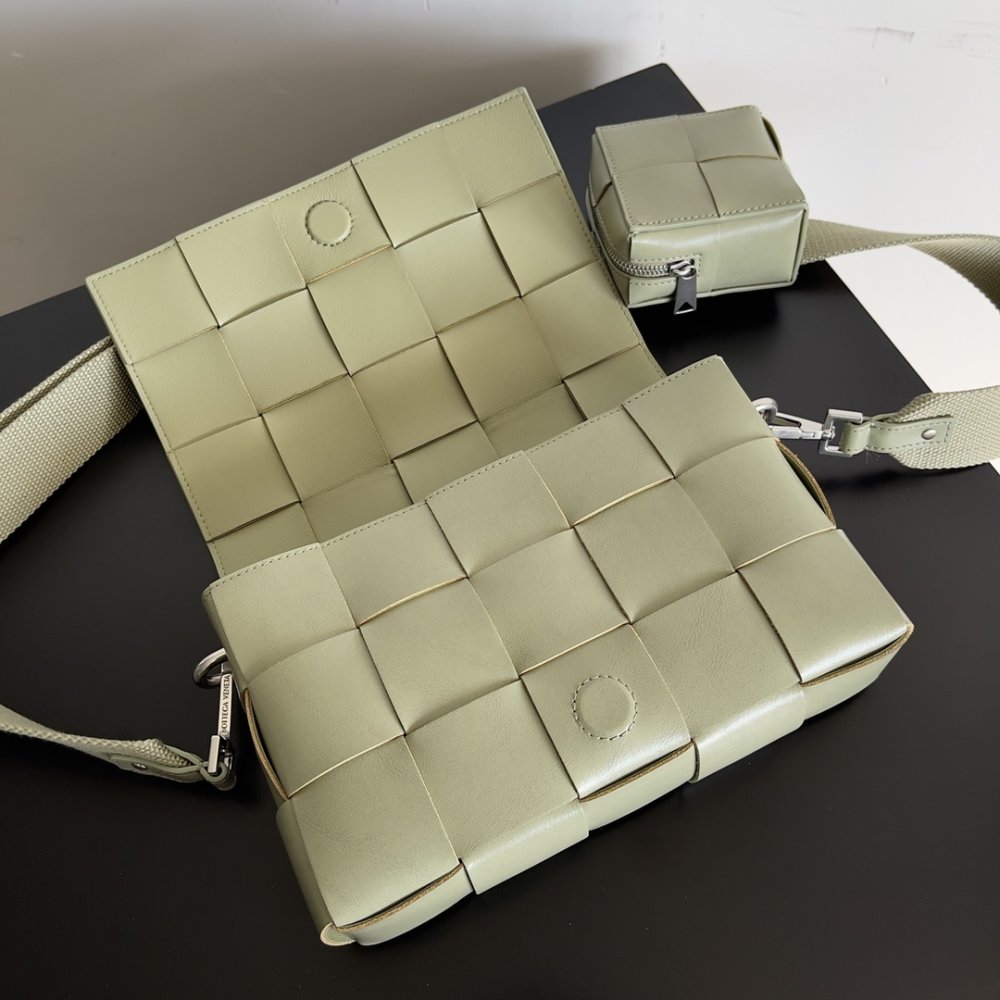 Сумка трансформер Cassette из плетеной кожи 26 см фото 5