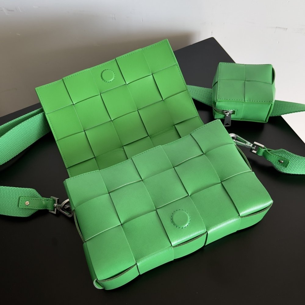 Сумка трансформер Cassette из плетеной кожи 26 см фото 5