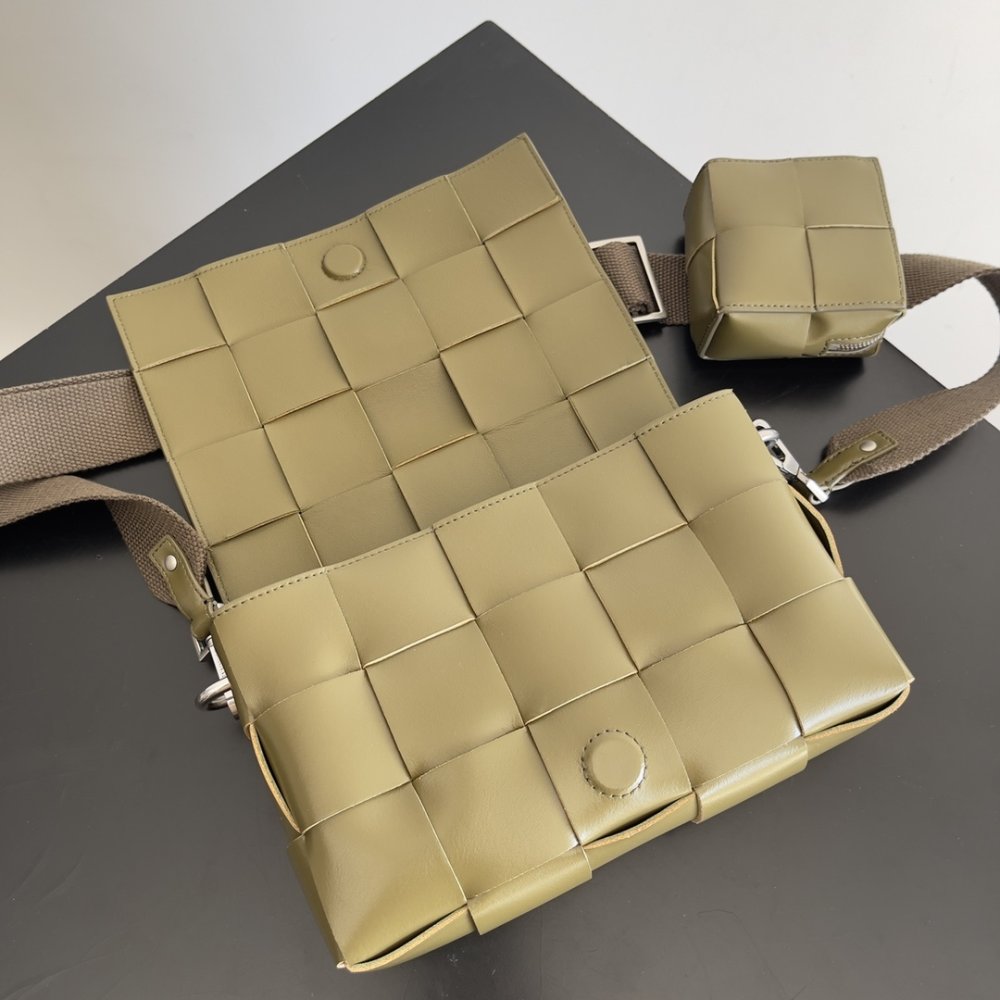 Сумка трансформер Cassette из плетеной кожи 26 см фото 6