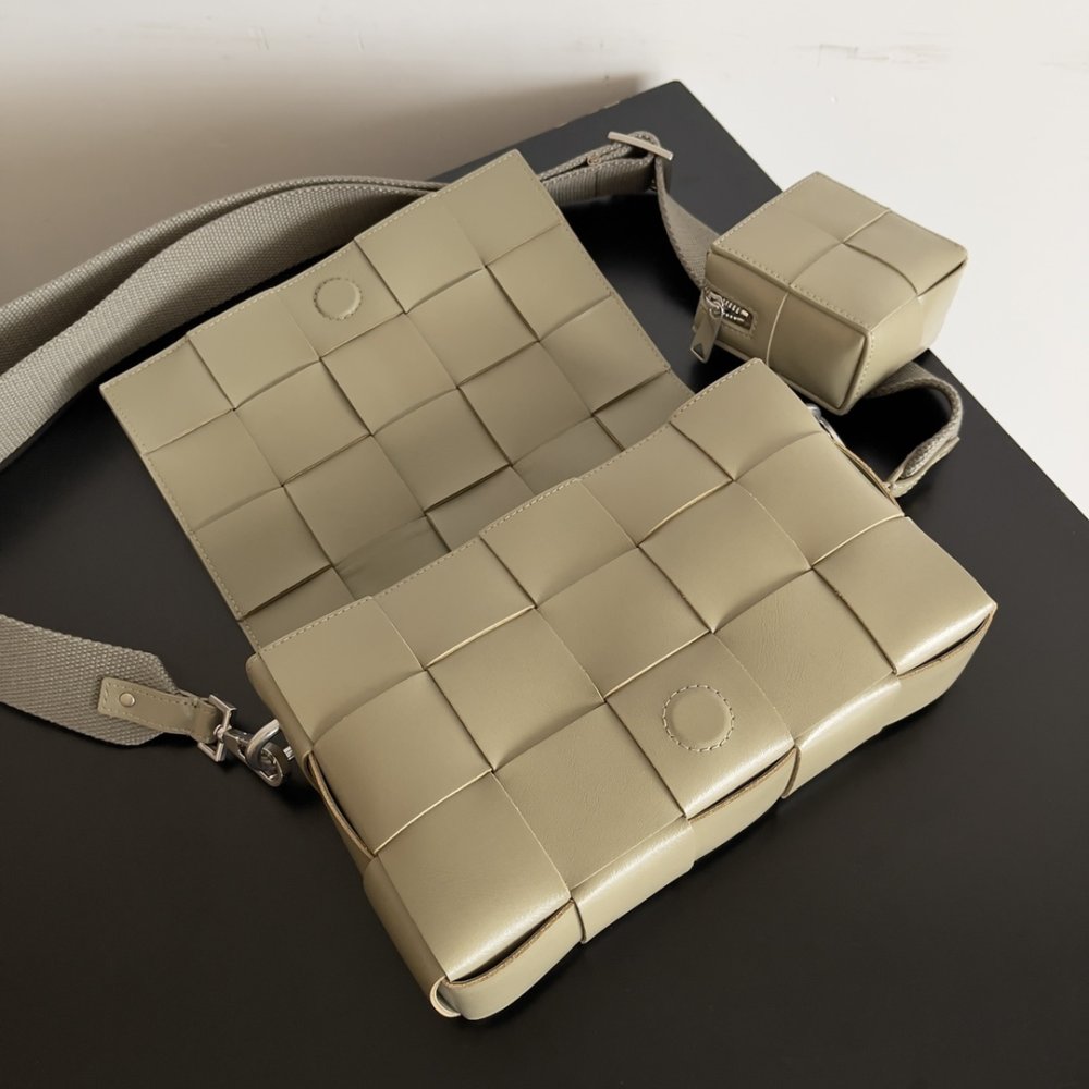 Сумка трансформер Cassette из плетеной кожи 26 см фото 6