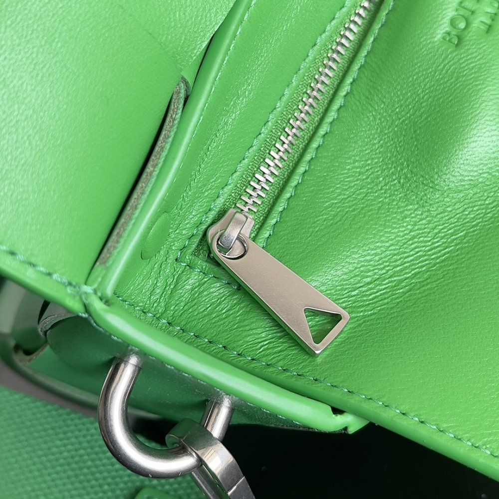 Сумка трансформер Cassette из плетеной кожи 26 см фото 6