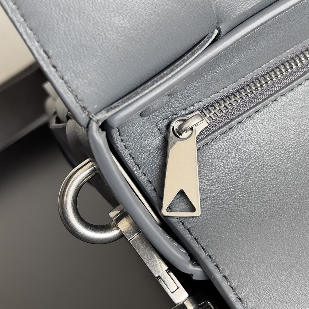 Сумка трансформер Cassette из плетеной кожи 26 см фото 7