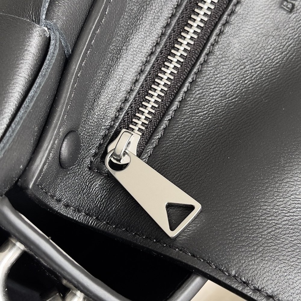 Сумка трансформер Cassette из плетеной кожи 26 см фото 7