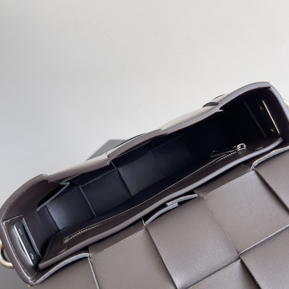 Сумка трансформер Cassette из плетеной кожи 26 см фото 9