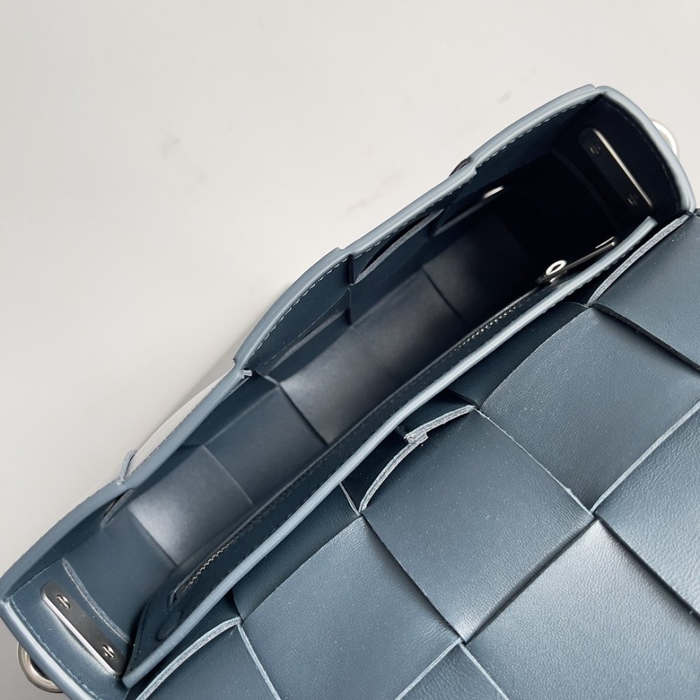 Сумка трансформер Cassette из плетеной кожи 26 см фото 9