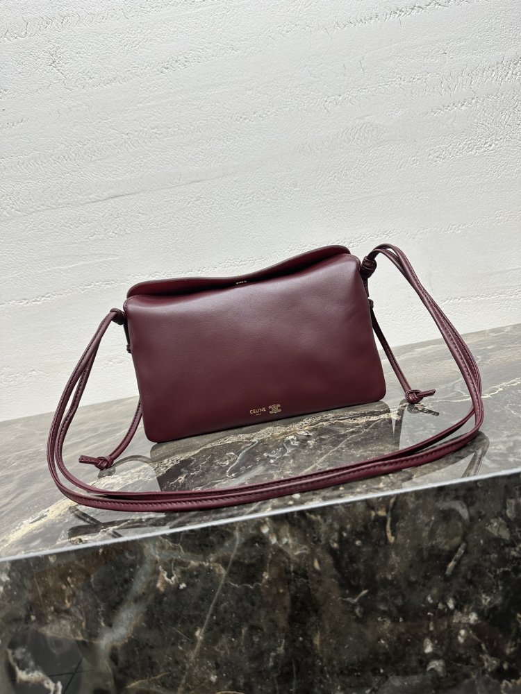 A bag TRIO FLAP leather 22 cm
