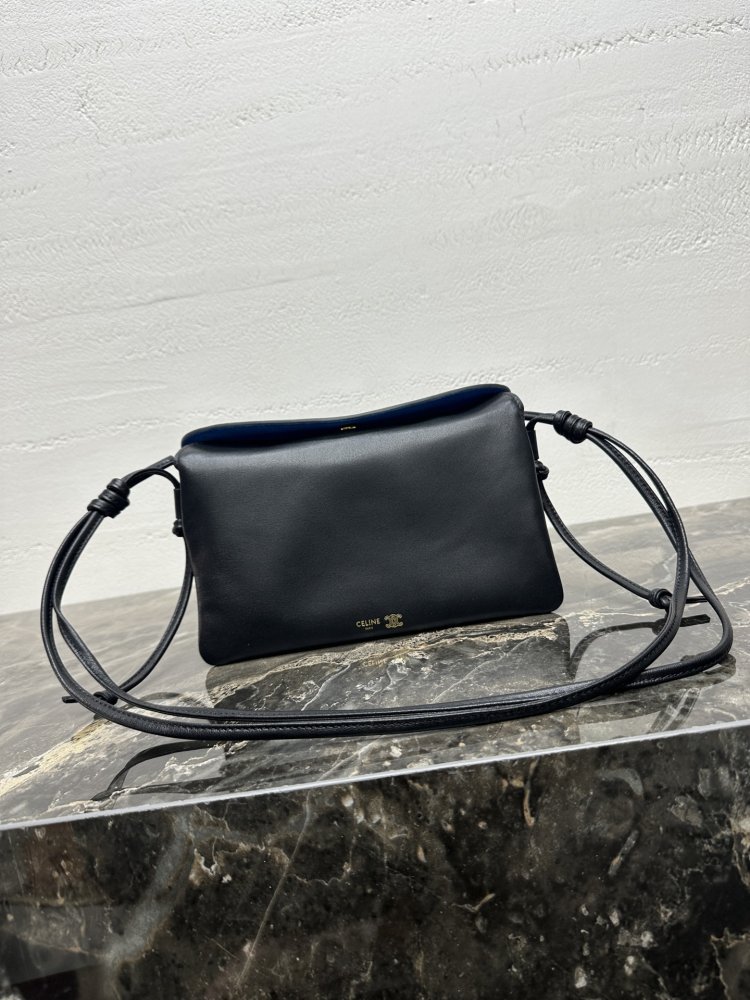 A bag TRIO FLAP leather 22 cm