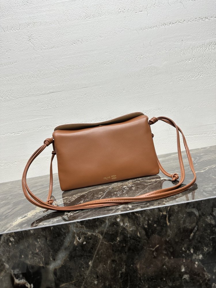 A bag TRIO FLAP leather 22 cm