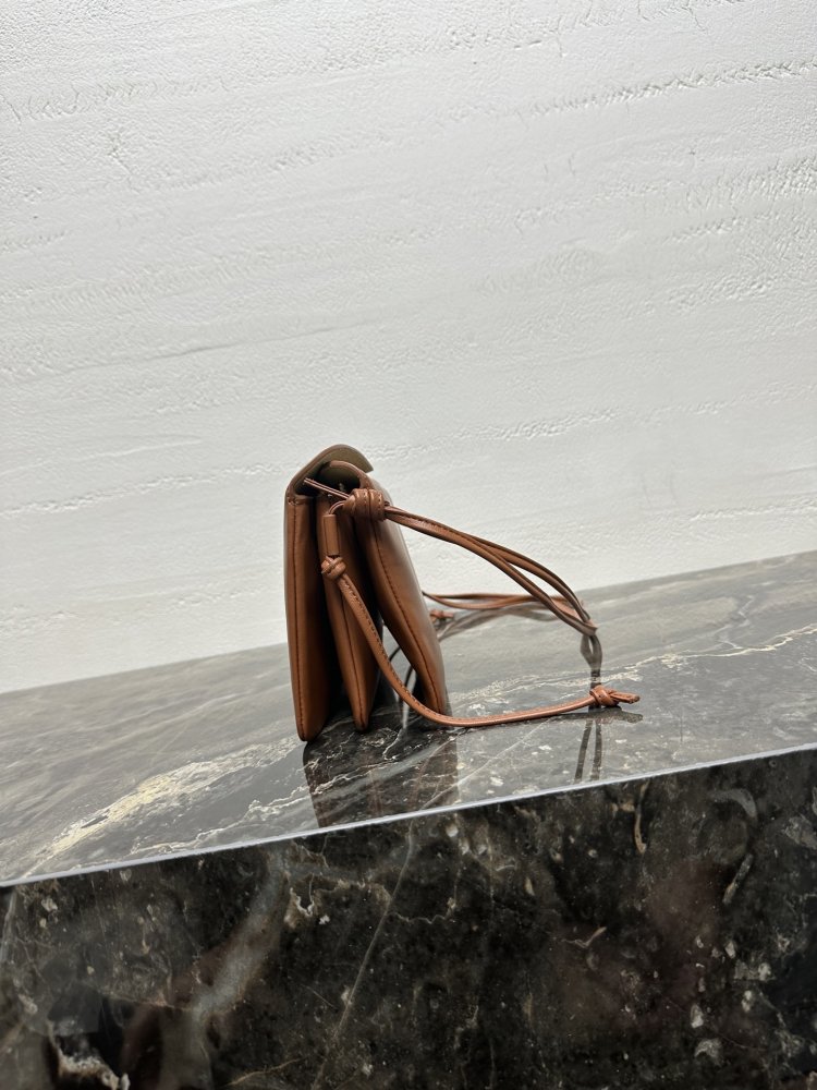 A bag TRIO FLAP leather 22 cm фото 3