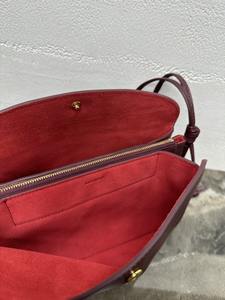 A bag TRIO FLAP leather 22 cm фото 8