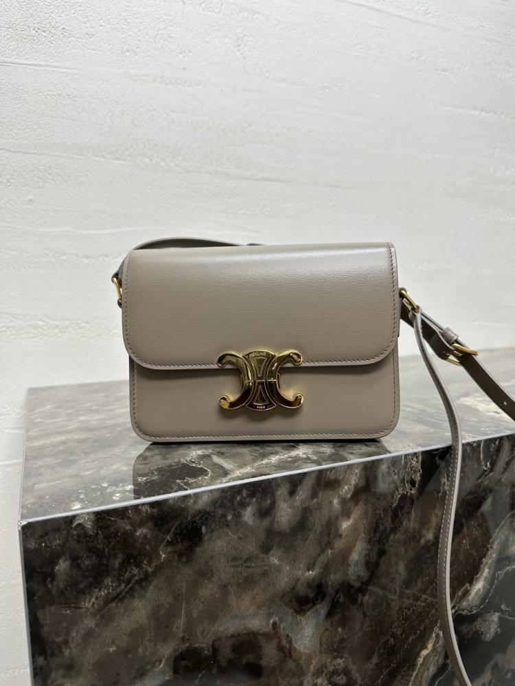 Сумка TRIOMPHE кожаная 18 см