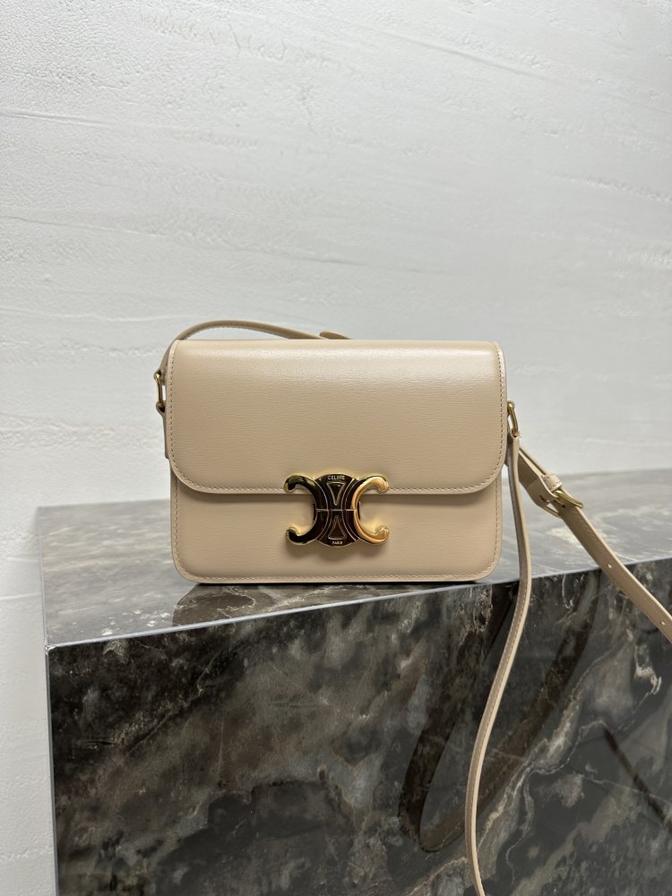 Сумка TRIOMPHE кожаная 18 см