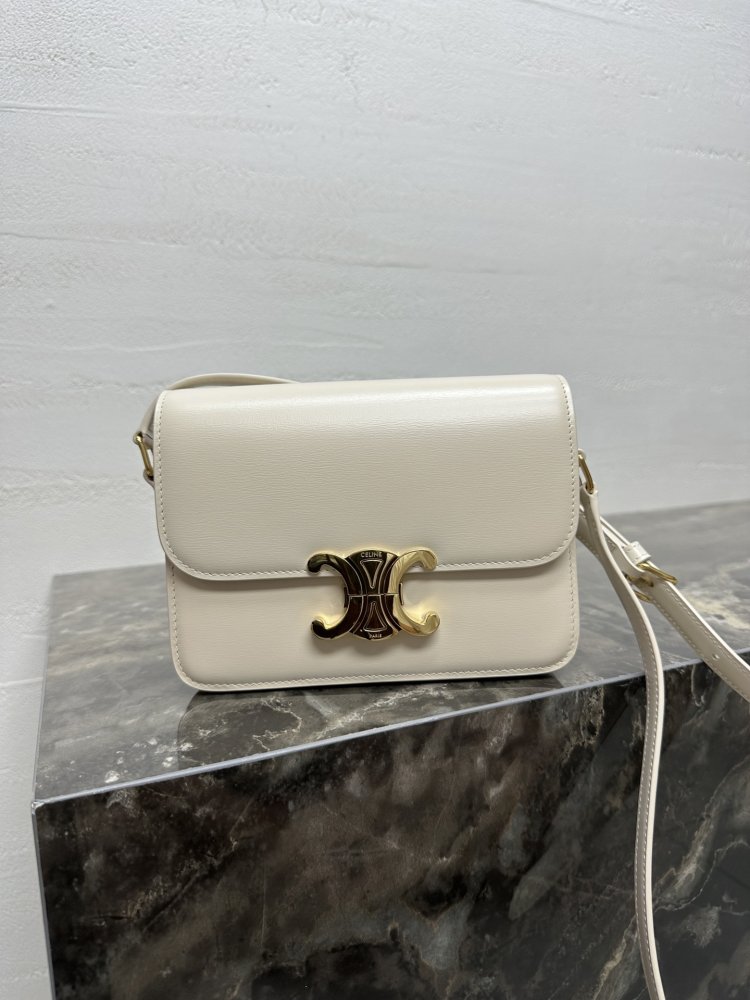 Сумка TRIOMPHE кожаная 18 см