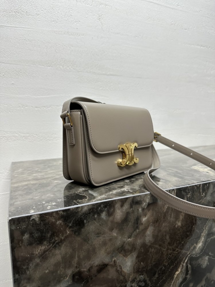 Сумка TRIOMPHE кожаная 18 см фото 2