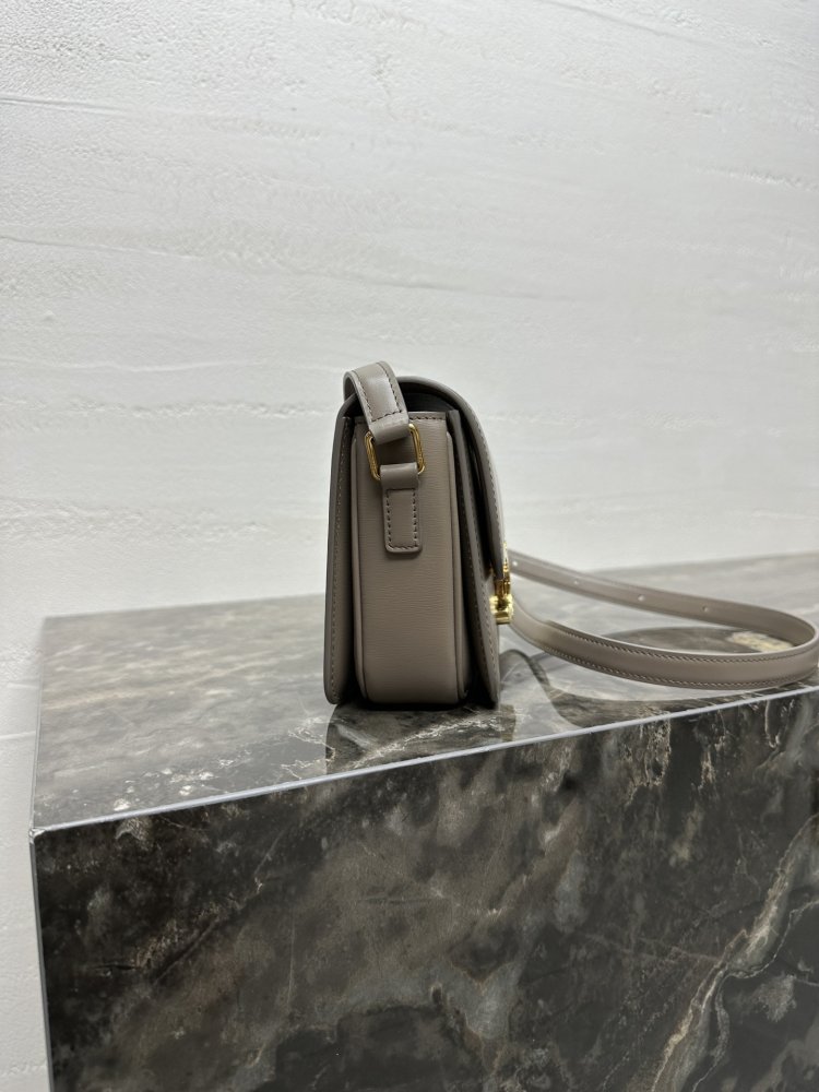 Сумка TRIOMPHE кожаная 18 см фото 3