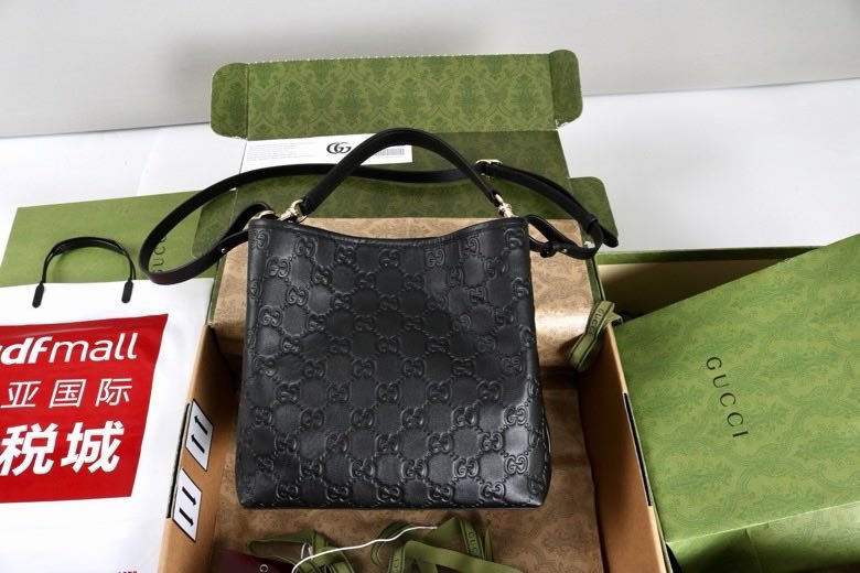 Сумка ведро GG Emblem кожаная 25 см