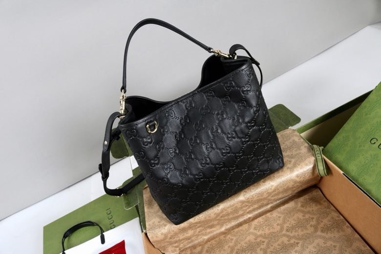 Сумка ведро GG Emblem кожаная 25 см фото 3