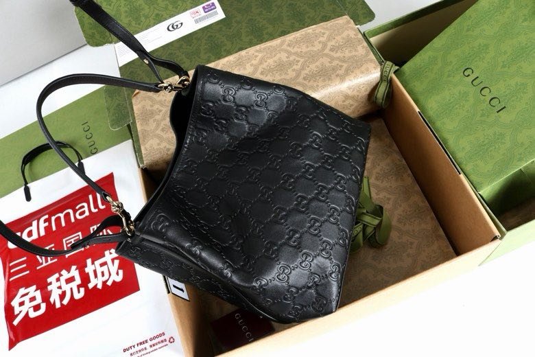 Сумка ведро GG Emblem кожаная 25 см фото 6