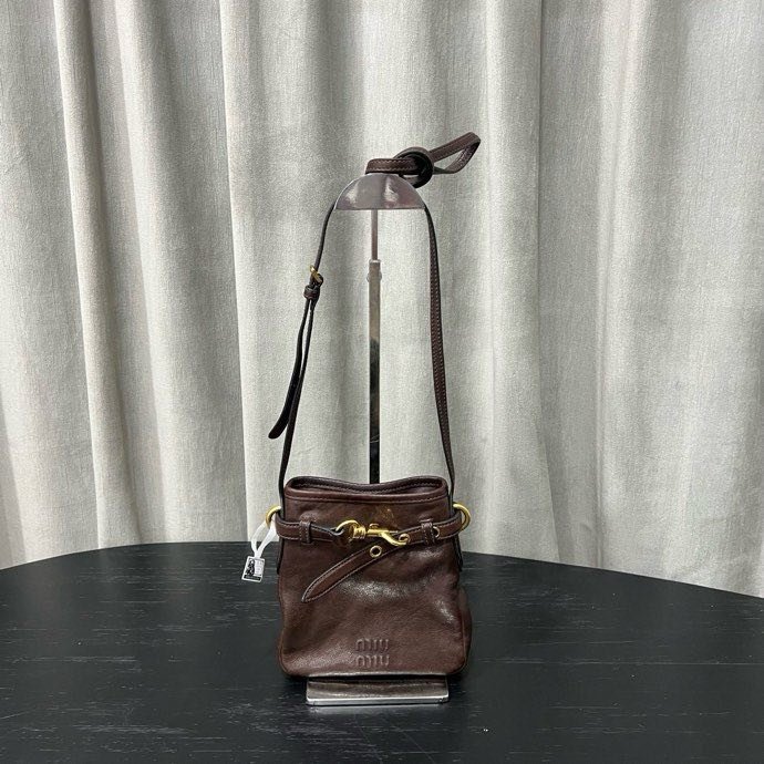 A bag bucket leather 18 cm