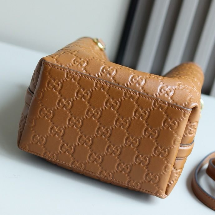 Сумка ведро кожаная 18 см фото 6