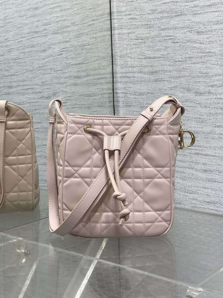 Сумка ведро кожаная Dior Caro 17 см