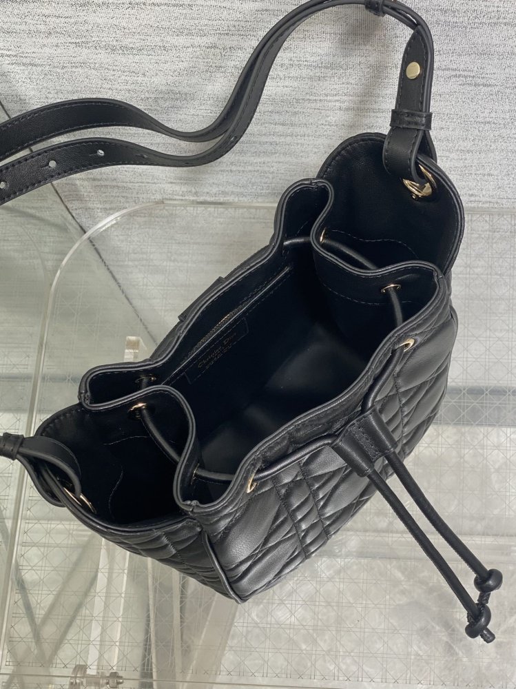 Сумка ведро кожаная Dior Caro 17 см фото 8