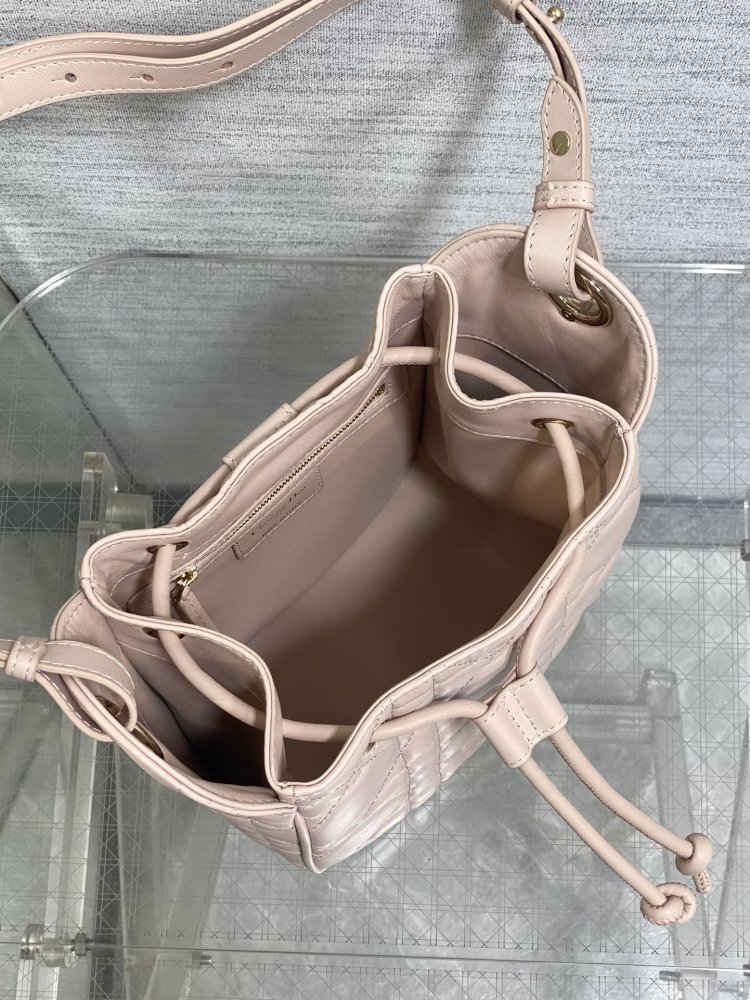 Сумка ведро кожаная Dior Caro 17 см фото 8
