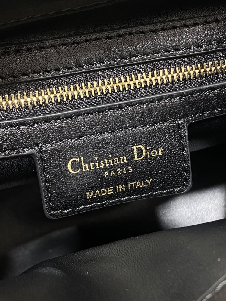 Сумка ведро кожаная Dior Caro 17 см фото 9