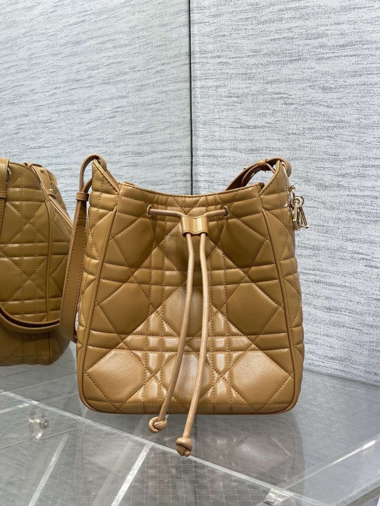 Сумка ведро кожаная Dior Caro 23 см фото 2