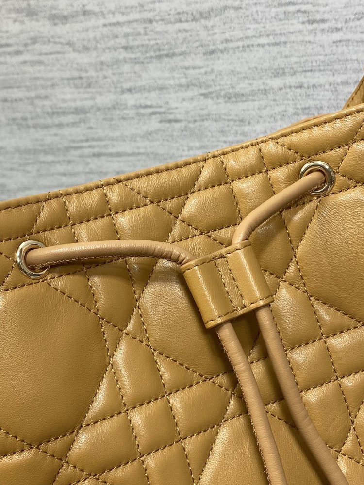 Сумка ведро кожаная Dior Caro 23 см фото 3