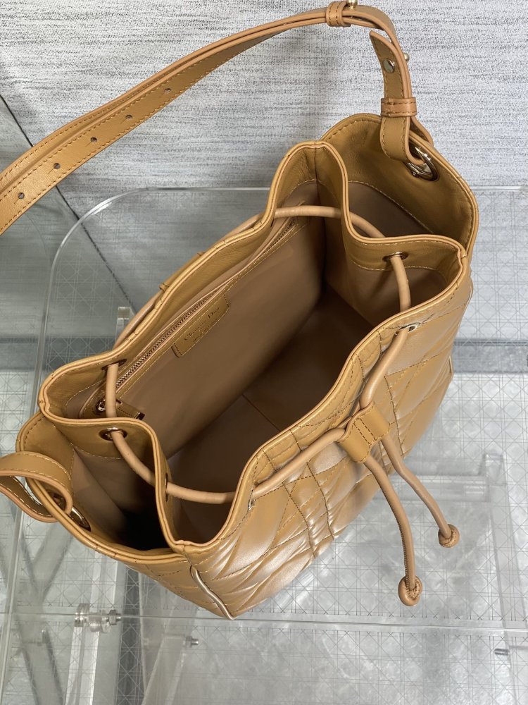 Сумка ведро кожаная Dior Caro 23 см фото 8