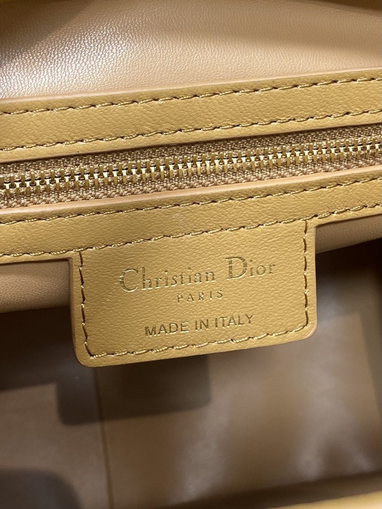 Сумка ведро кожаная Dior Caro 23 см фото 9