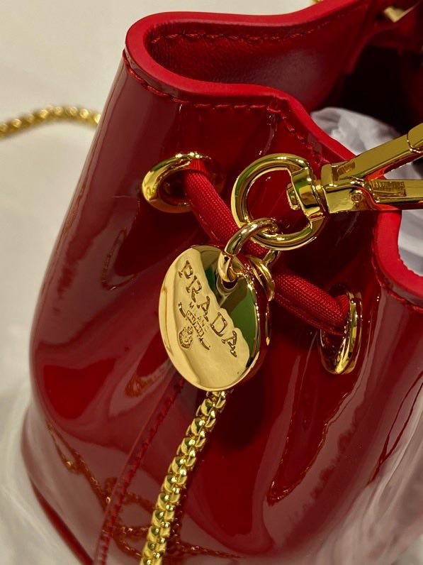 Сумка ведро мини из лакированной кожи 10 см фото 7