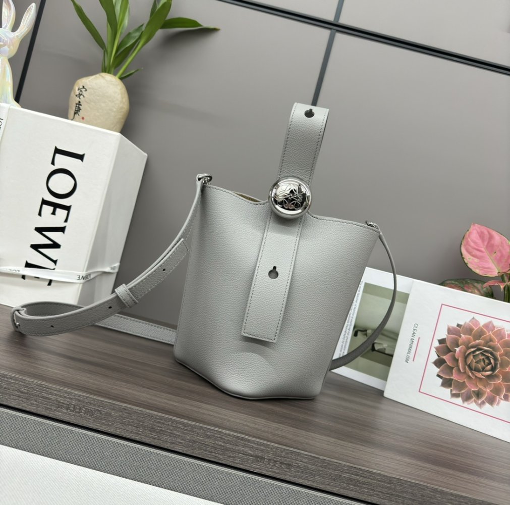 Сумка ведро Pebble Bucket 16 см из мягкой зернистой коровьей кожи