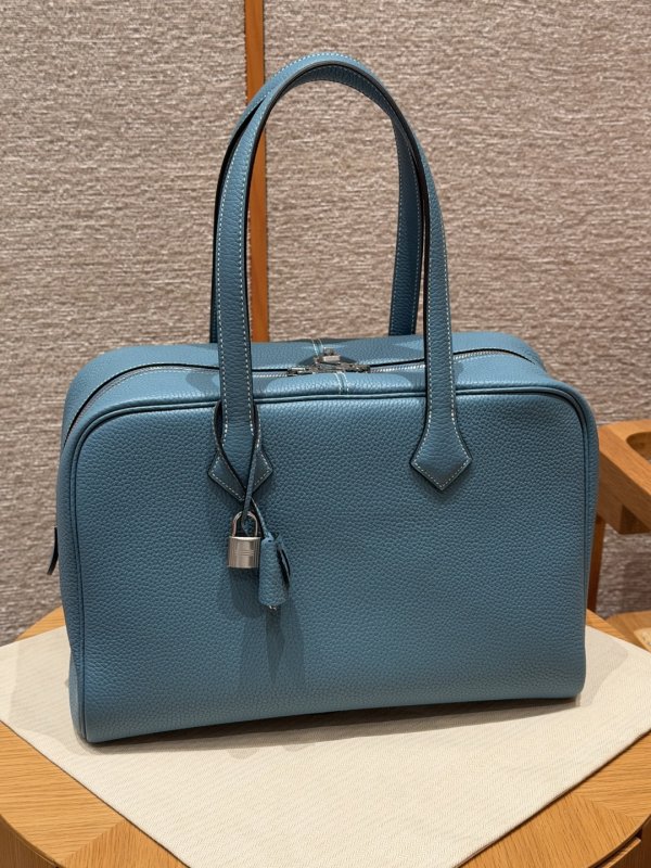 A bag Victoria 35 cm at skin Clemence