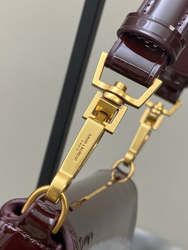 Сумка Voltaire Underarm з лакованої шкіри 21 см фото 5