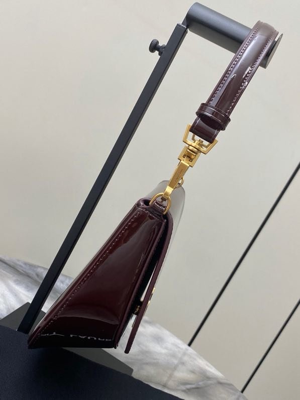 Сумка Voltaire Underarm з лакованої шкіри 21 см фото 9