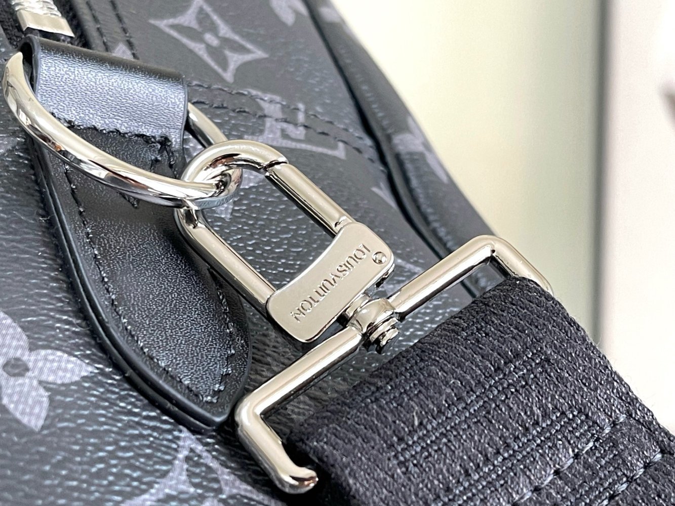 Сумка Weekender из канвы Monogram Eclipse 46 см фото 5