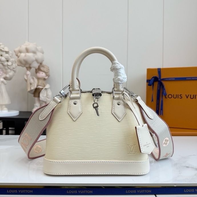 Сумка женская Alma BB 23 см