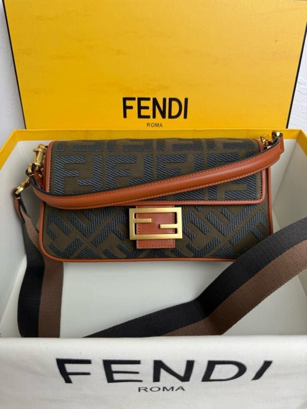 Сумка жіноча Baguette FF 26 см