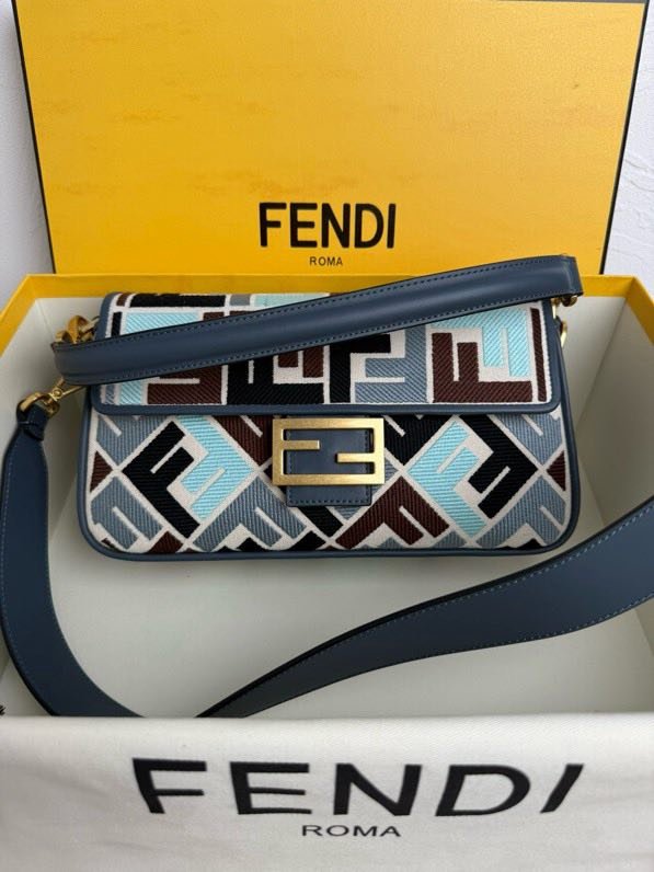 Сумка жіноча Baguette FF 26 см