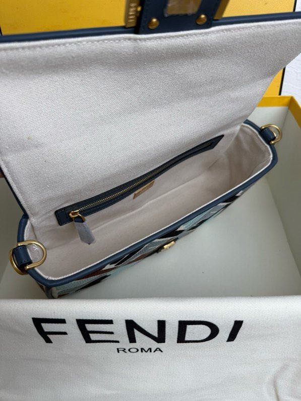 Сумка жіноча Baguette FF 26 см фото 4